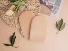 Load image into Gallery viewer, Nikki Mitchell Self-Tanning Mitt
